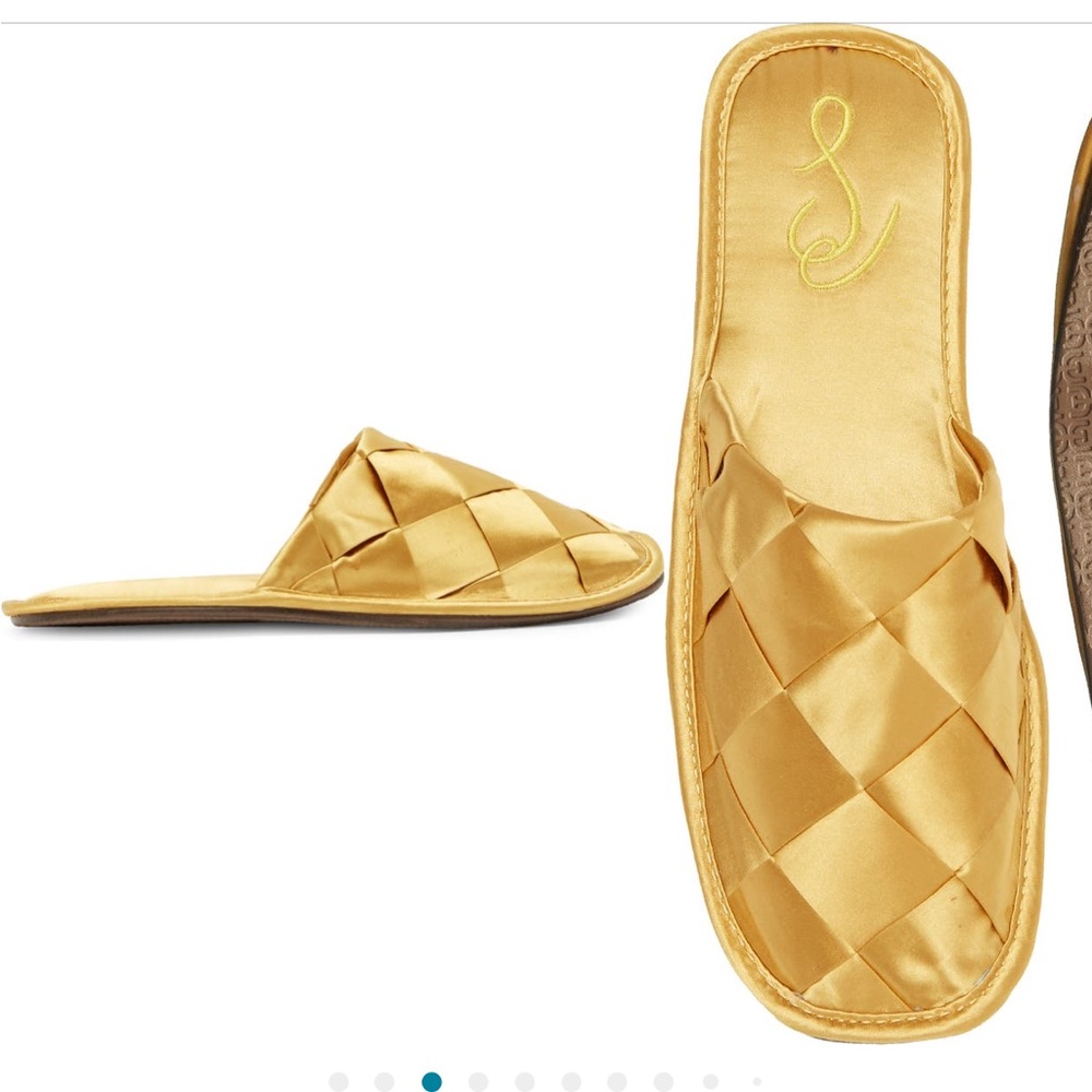 🌹🌹NWT Size 10 Women’s Sam Edelman Woven Gold Satin Mules. Comfortable Casual